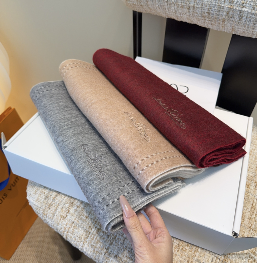 Lv围巾❗️好看的要疯掉了，太有型太有魅力了❗️❗️非常斯文时尚的秋冬单品！真的很喜欢，非常Classi