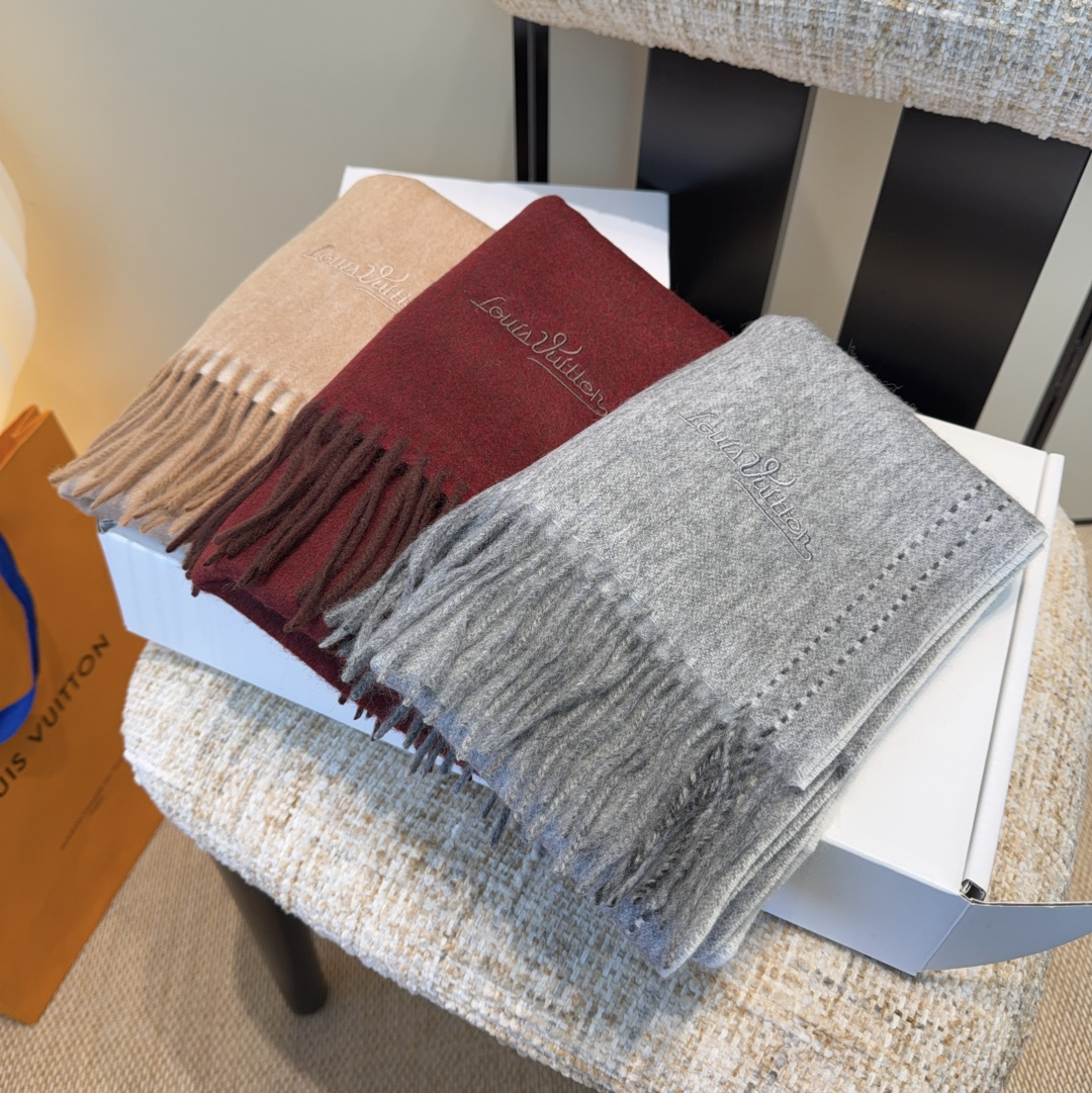 Lv围巾❗️好看的要疯掉了，太有型太有魅力了❗️❗️非常斯文时尚的秋冬单品！真的很喜欢，非常Classi