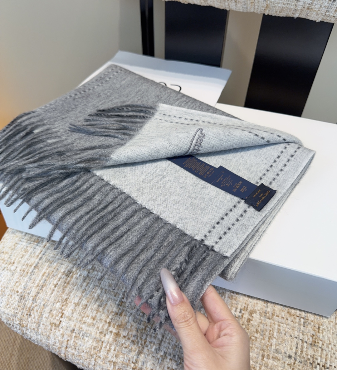 Lv围巾❗️好看的要疯掉了，太有型太有魅力了❗️❗️非常斯文时尚的秋冬单品！真的很喜欢，非常Classi