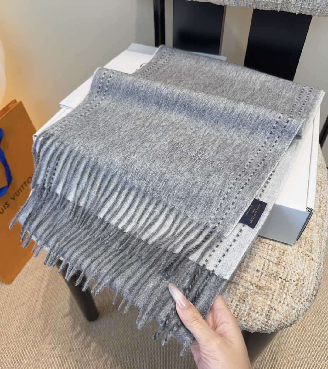 Lv围巾❗️好看的要疯掉了，太有型太有魅力了❗️❗️非常斯文时尚的秋冬单品！真的很喜欢，非常Classi