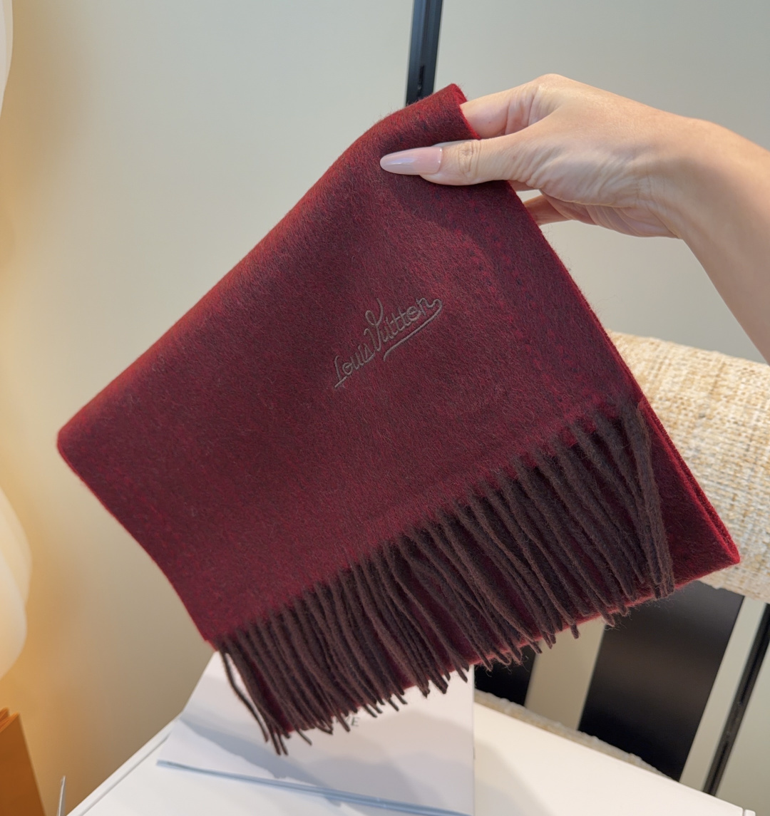 Lv围巾❗️好看的要疯掉了，太有型太有魅力了❗️❗️非常斯文时尚的秋冬单品！真的很喜欢，非常Classi