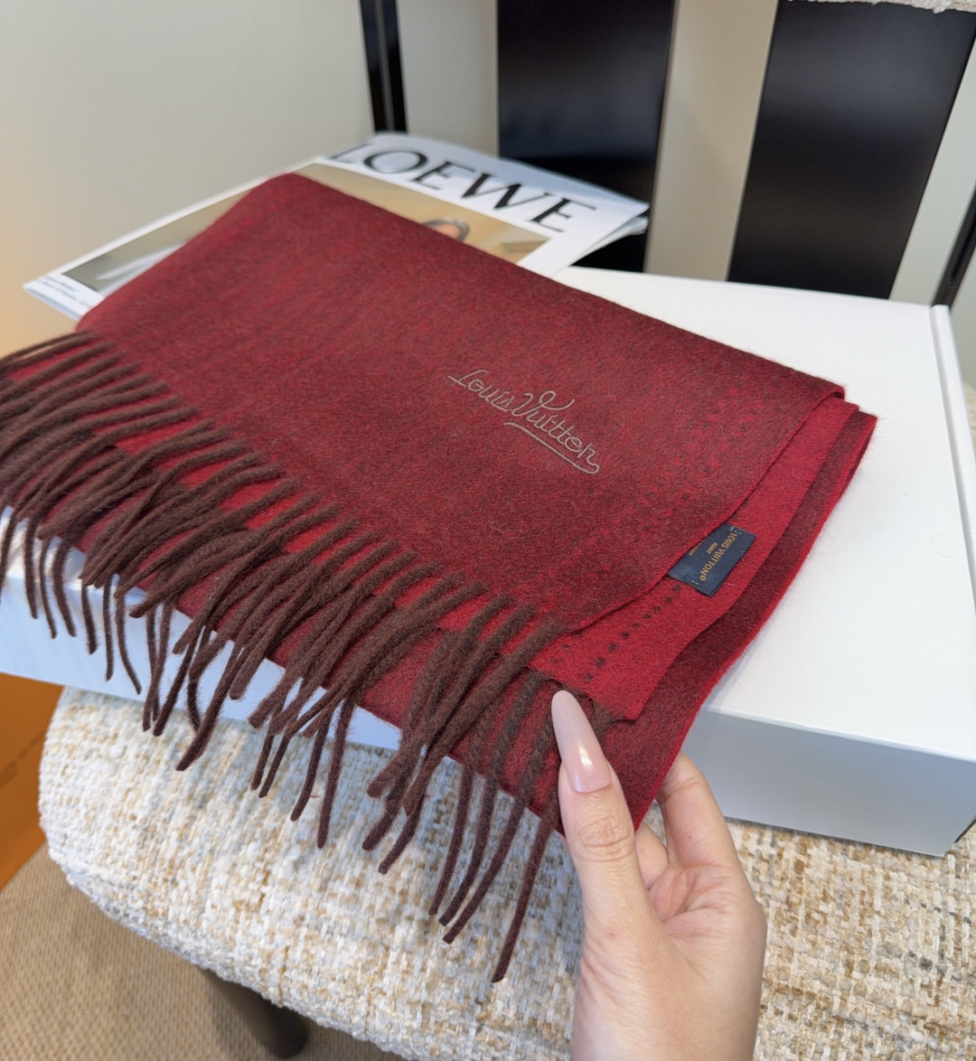 Lv围巾❗️好看的要疯掉了，太有型太有魅力了❗️❗️非常斯文时尚的秋冬单品！真的很喜欢，非常Classi