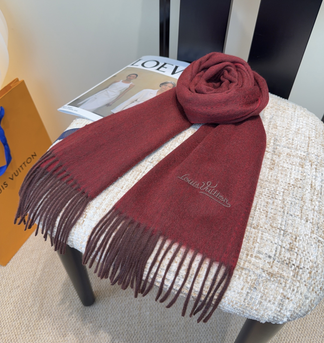 Lv围巾❗️好看的要疯掉了，太有型太有魅力了❗️❗️非常斯文时尚的秋冬单品！真的很喜欢，非常Classi
