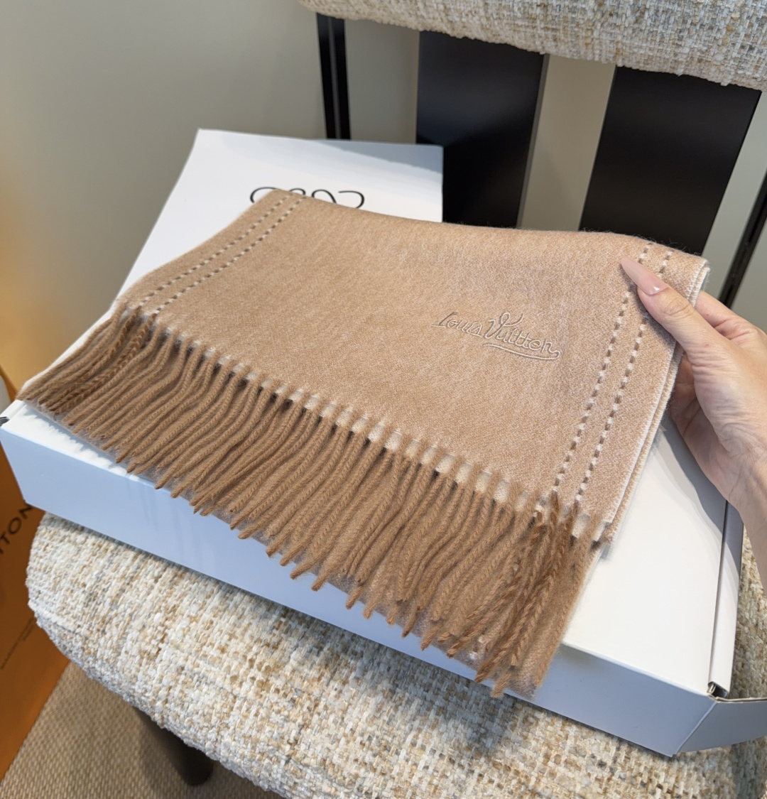 Lv围巾❗️好看的要疯掉了，太有型太有魅力了❗️❗️非常斯文时尚的秋冬单品！真的很喜欢，非常Classi