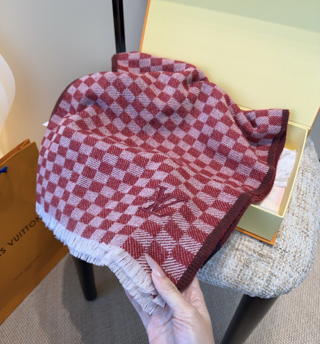 Lv围巾❗️好看的要疯掉了，太有型太有魅力了❗️❗️非常斯文时尚的秋冬单品！真的很喜欢，非常Classi