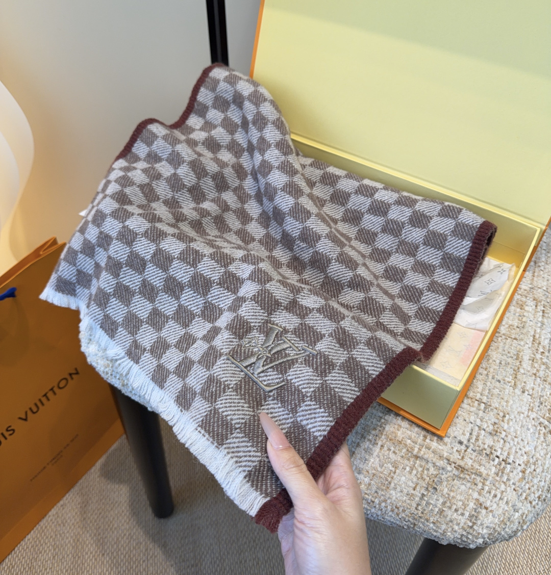 Lv围巾❗️好看的要疯掉了，太有型太有魅力了❗️❗️非常斯文时尚的秋冬单品！真的很喜欢，非常Classi