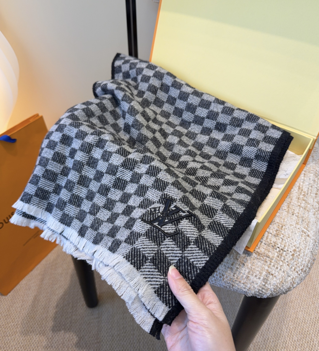 Lv围巾❗️好看的要疯掉了，太有型太有魅力了❗️❗️非常斯文时尚的秋冬单品！真的很喜欢，非常Classi