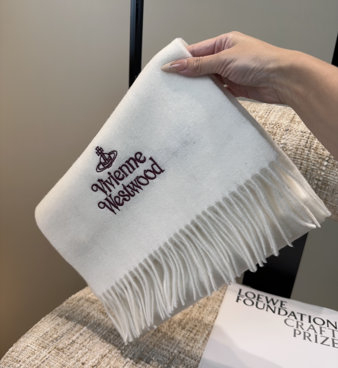 𝐕𝐢𝐯𝐢𝐞𝐧𝐧𝐞 𝐖𝐞𝐬𝐭𝐰𝐨𝐨𝐝🪐✨【薇薇安 · 西太后】极品山羊绒小围巾，送人自留都太高大上了😍重磅