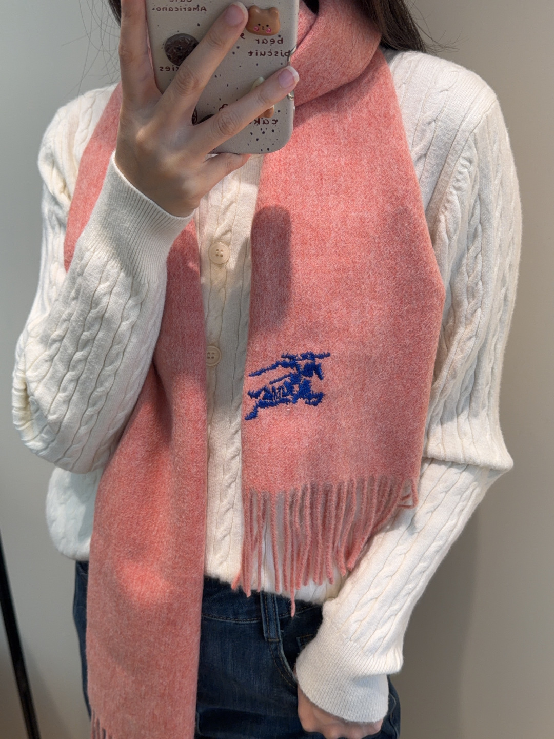 巴宝莉围巾❗️好看的要疯掉了，太有型太有魅力了❗️❗️非常斯文时尚的秋冬单品！真的很喜欢，非常Class