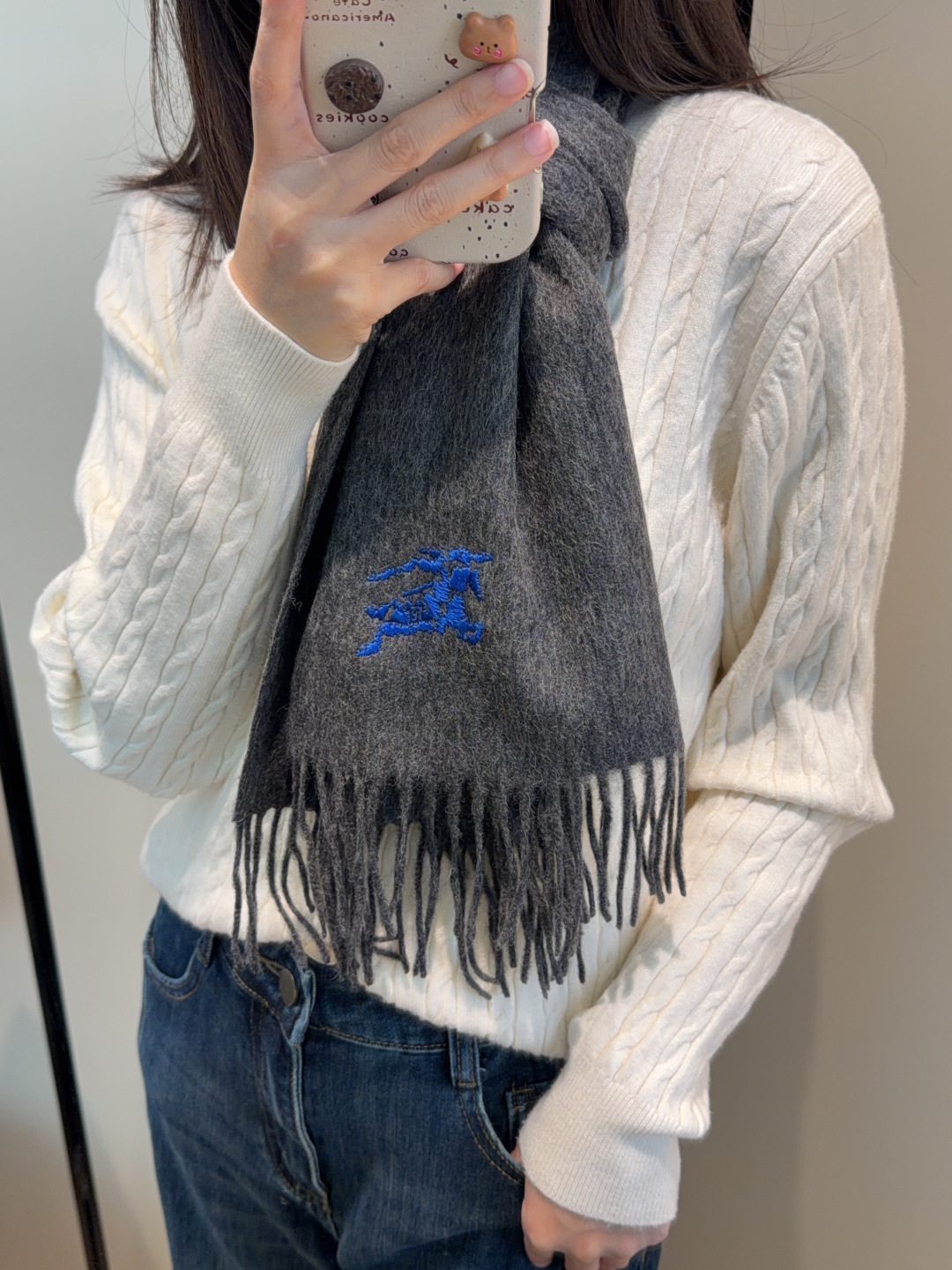 巴宝莉围巾❗️好看的要疯掉了，太有型太有魅力了❗️❗️非常斯文时尚的秋冬单品！真的很喜欢，非常Class