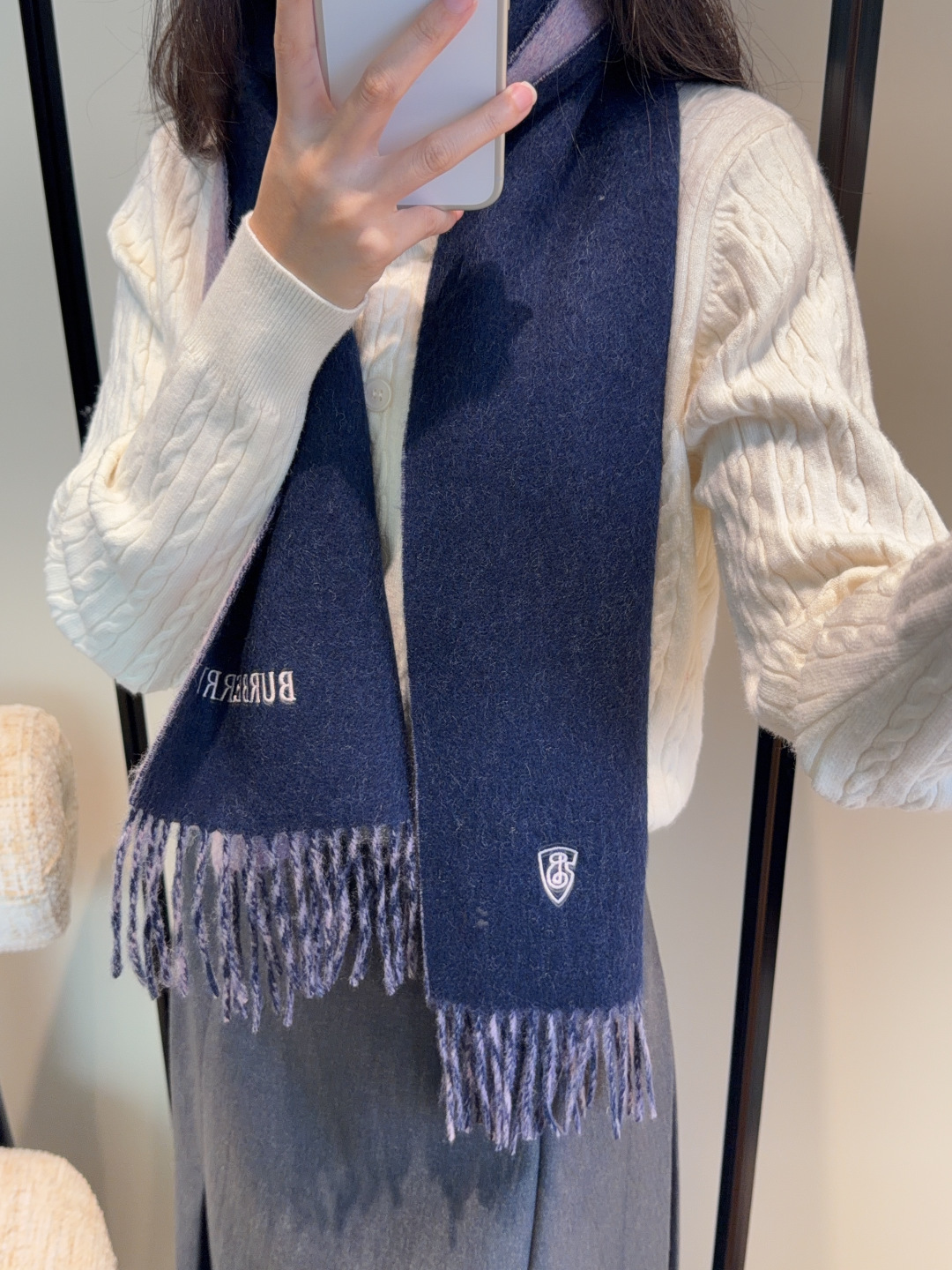 巴宝莉围巾❗️好看的要疯掉了，太有型太有魅力了❗️❗️非常斯文时尚的秋冬单品！真的很喜欢，非常Class