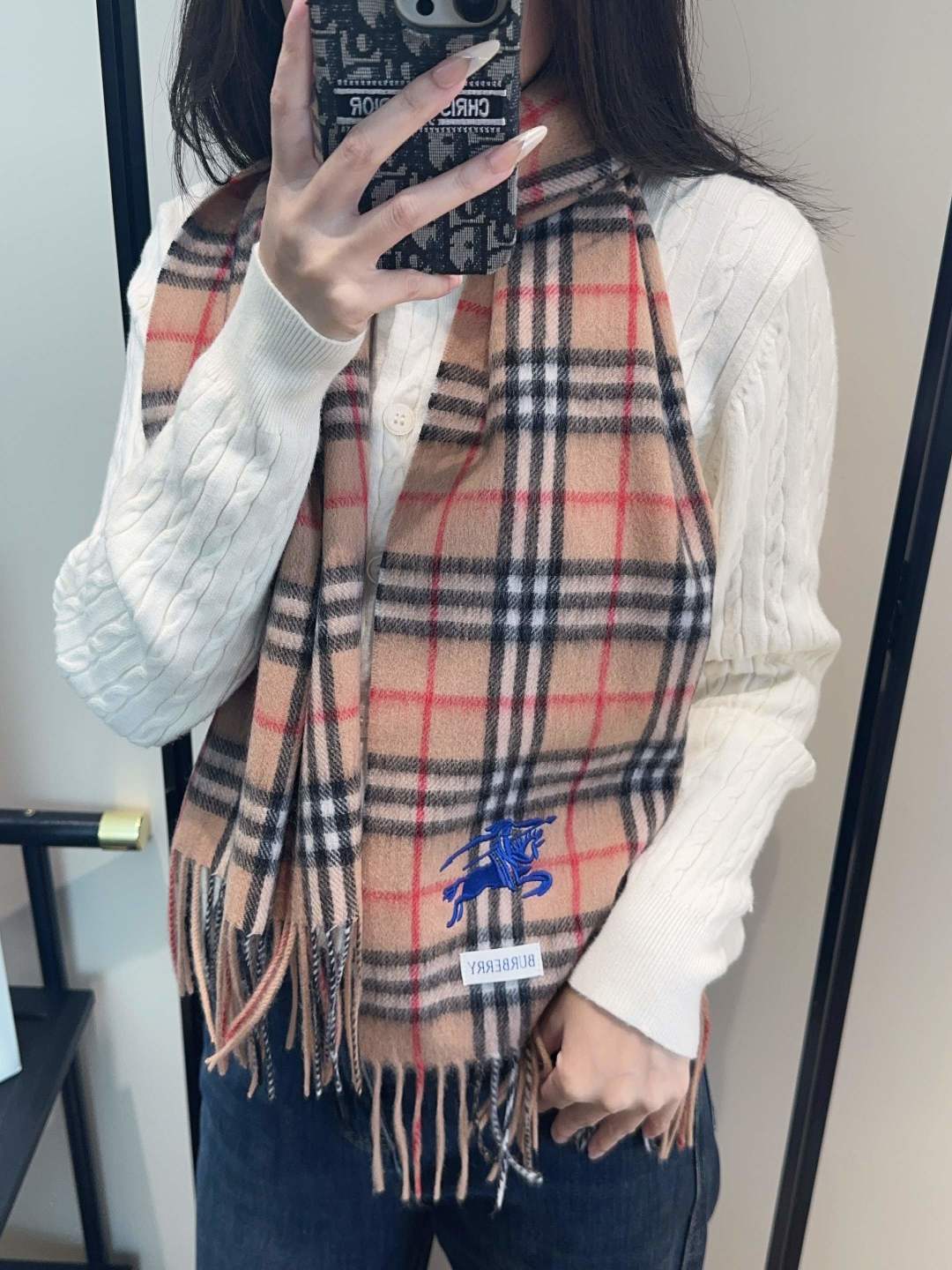 巴宝莉情侣款 美到要尖叫😱最新款🎊英伦欧美范儿 又是一款即时尚又实用的大围巾&长巾，🎆撞色的颜色搭配很协