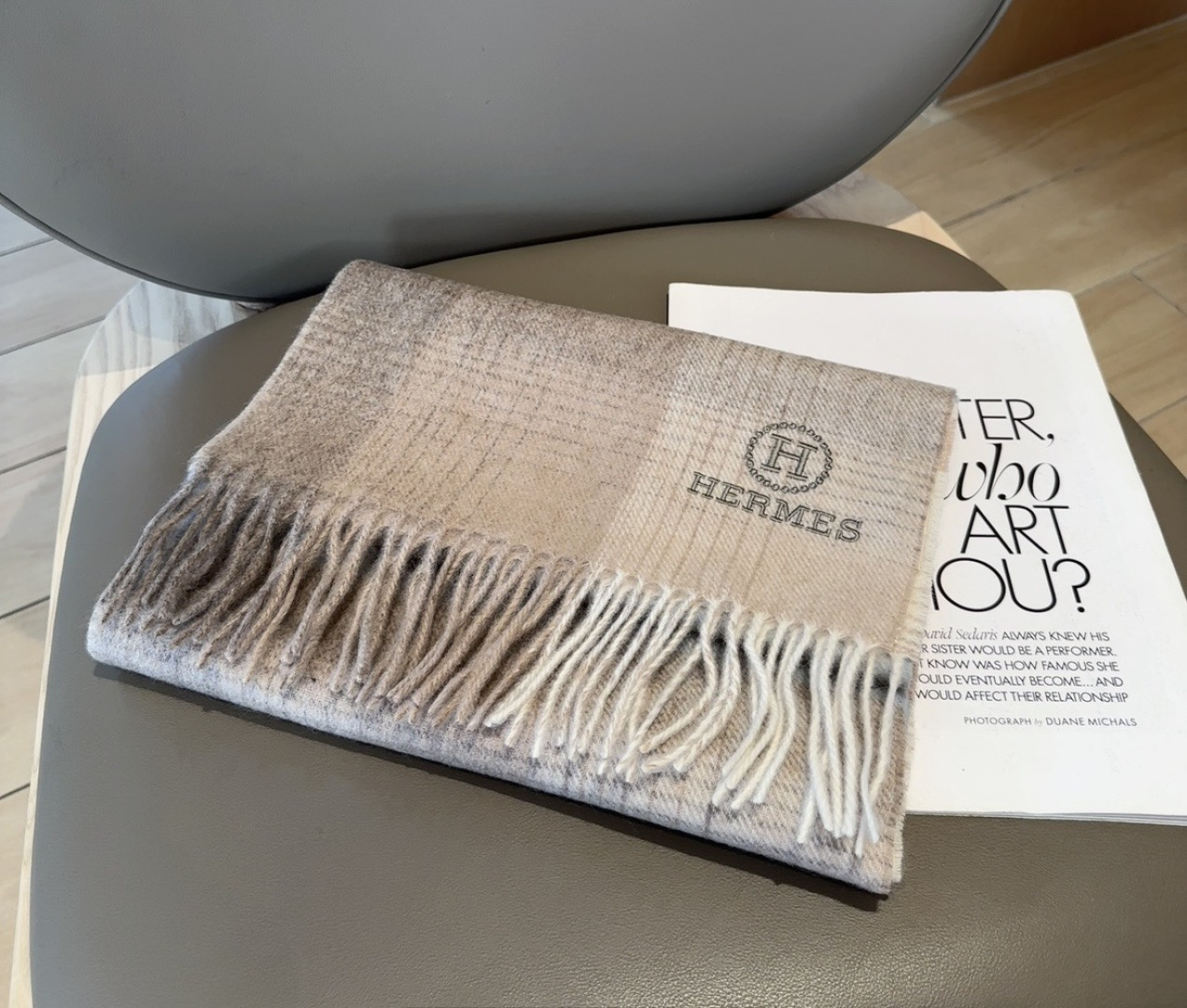 上新！Hermes · 爱马仕，大H难得一见的温柔配色，低调又不失优雅❗️】一条围巾两种风格搭配，高级舒