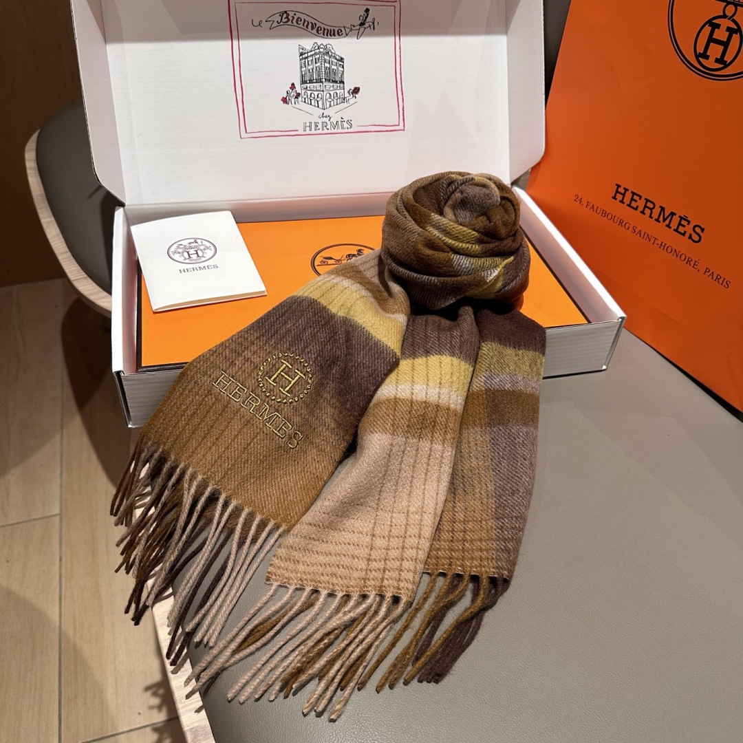 上新！Hermes · 爱马仕，大H难得一见的温柔配色，低调又不失优雅❗️】一条围巾两种风格搭配，高级舒