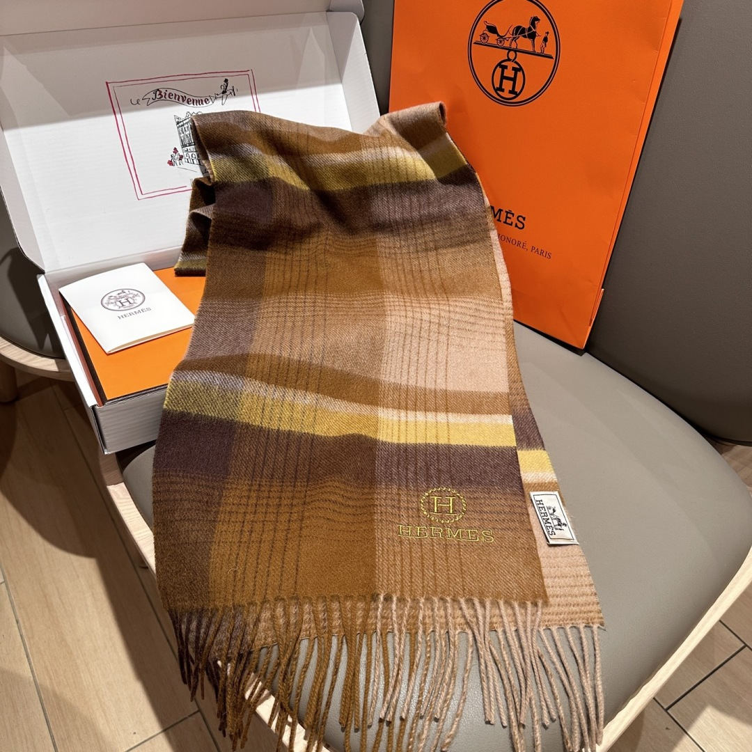 上新！Hermes · 爱马仕，大H难得一见的温柔配色，低调又不失优雅❗️】一条围巾两种风格搭配，高级舒