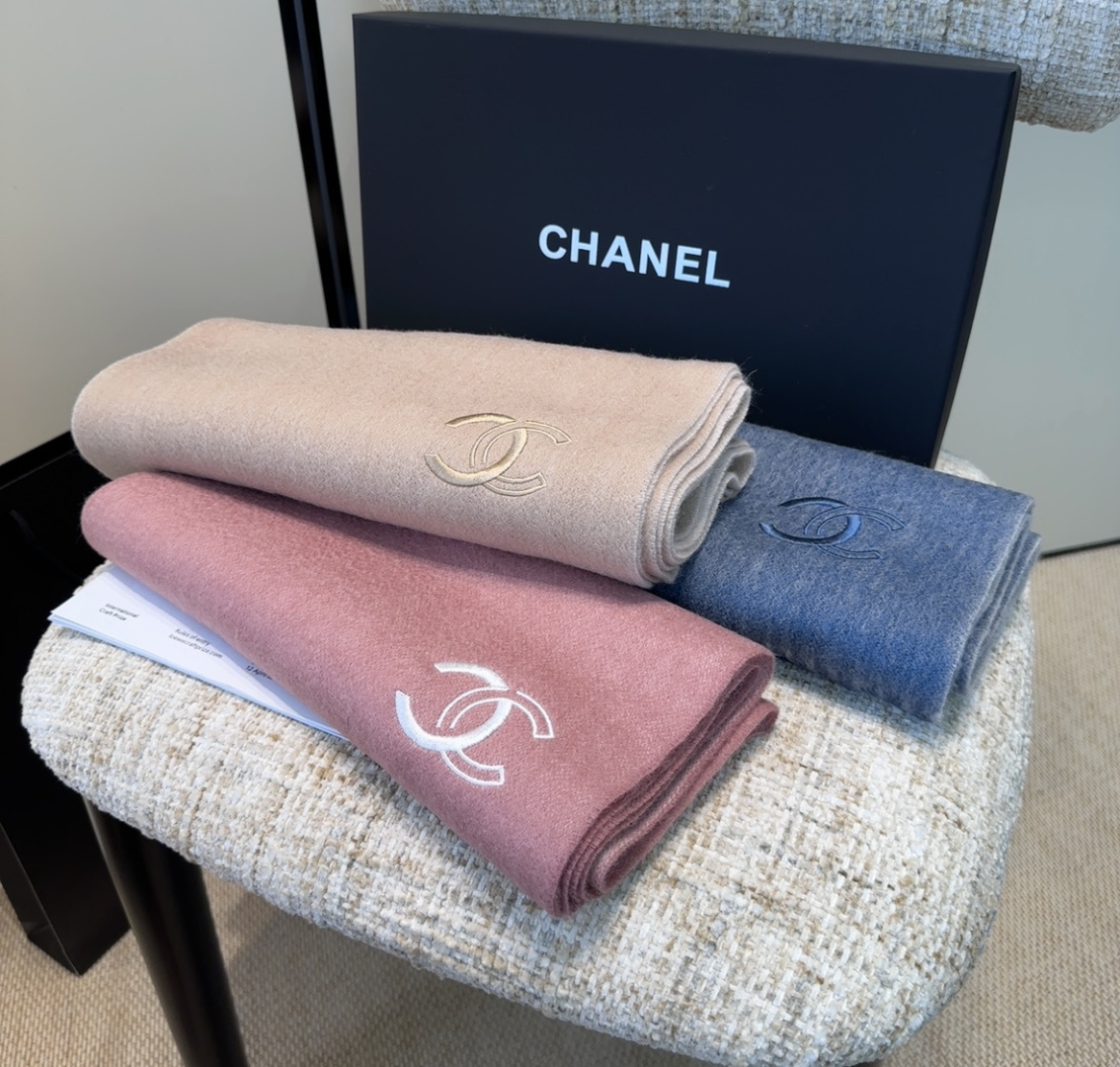 【▪Chanel · 香奈儿难得一见的温柔配色，超级迷恋❗️气质低调恬静又不失优雅❗️】重点推荐❗️高级