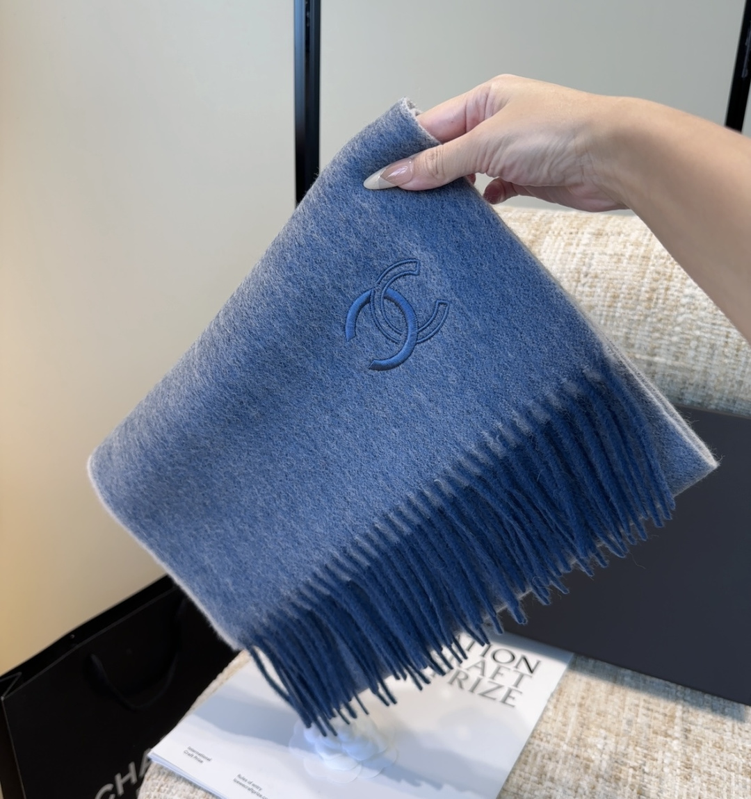 【▪Chanel · 香奈儿难得一见的温柔配色，超级迷恋❗️气质低调恬静又不失优雅❗️】重点推荐❗️高级