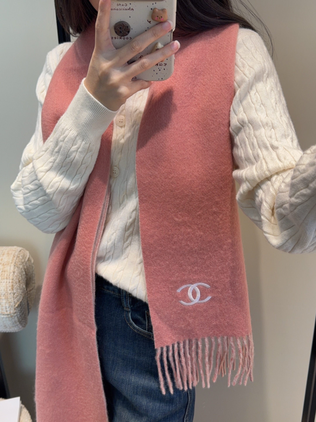 香奈儿围巾❗️好看的要疯掉了，太有型太有魅力了❗️❗️非常斯文时尚的秋冬单品！真的很喜欢，非常Class