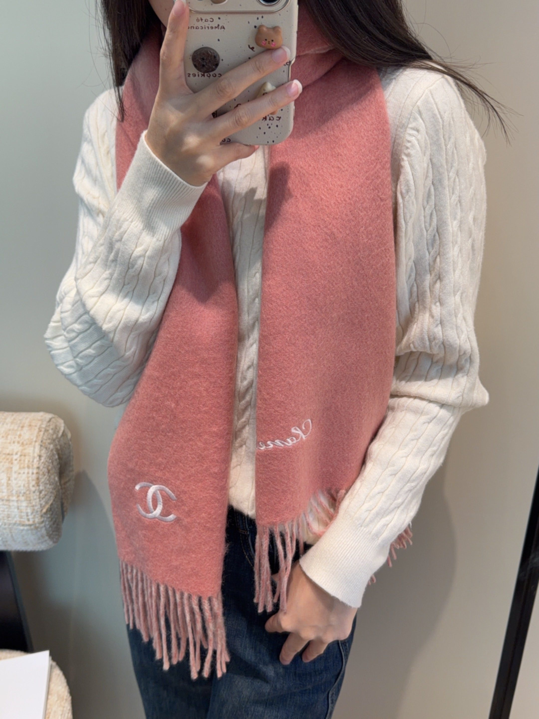 香奈儿围巾❗️好看的要疯掉了，太有型太有魅力了❗️❗️非常斯文时尚的秋冬单品！真的很喜欢，非常Class