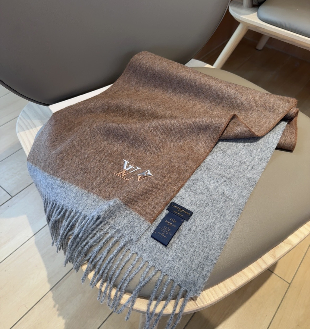 Lv围巾❗️好看的要疯掉了，太有型太有魅力了❗️❗️非常斯文时尚的秋冬单品！真的很喜欢，非常Classi