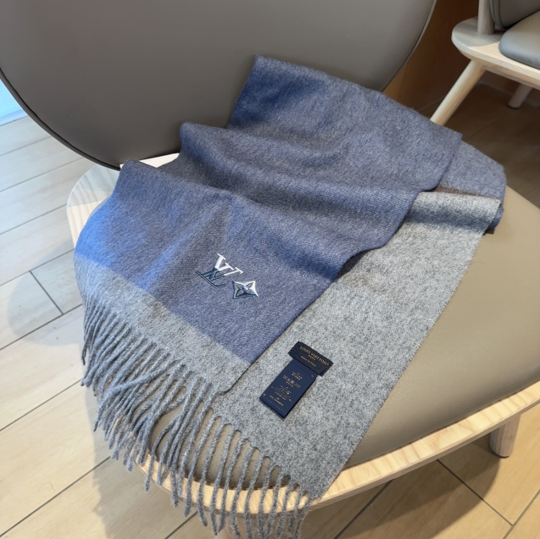 Lv围巾❗️好看的要疯掉了，太有型太有魅力了❗️❗️非常斯文时尚的秋冬单品！真的很喜欢，非常Classi