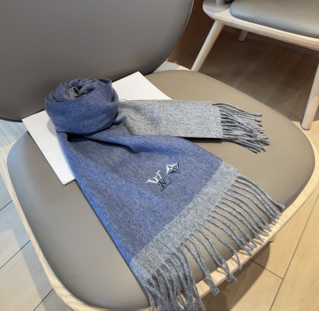 Lv围巾❗️好看的要疯掉了，太有型太有魅力了❗️❗️非常斯文时尚的秋冬单品！真的很喜欢，非常Classi