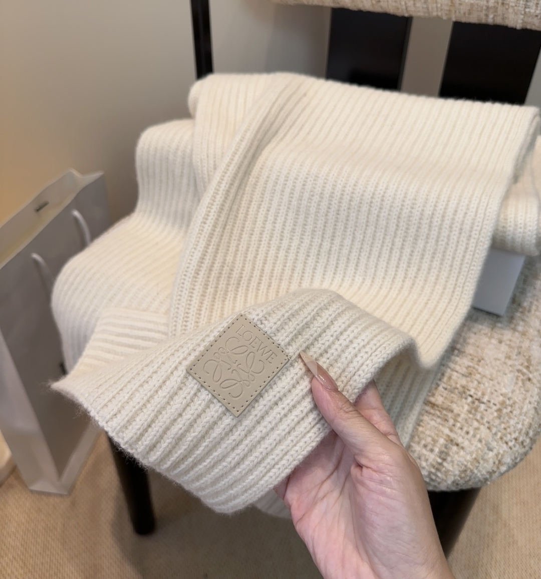 罗意威难得一见的针织单品，温柔配色，超级迷恋❗️气质低调恬静又不失优雅❗️】重点推荐❗️一秒心动啊！！！