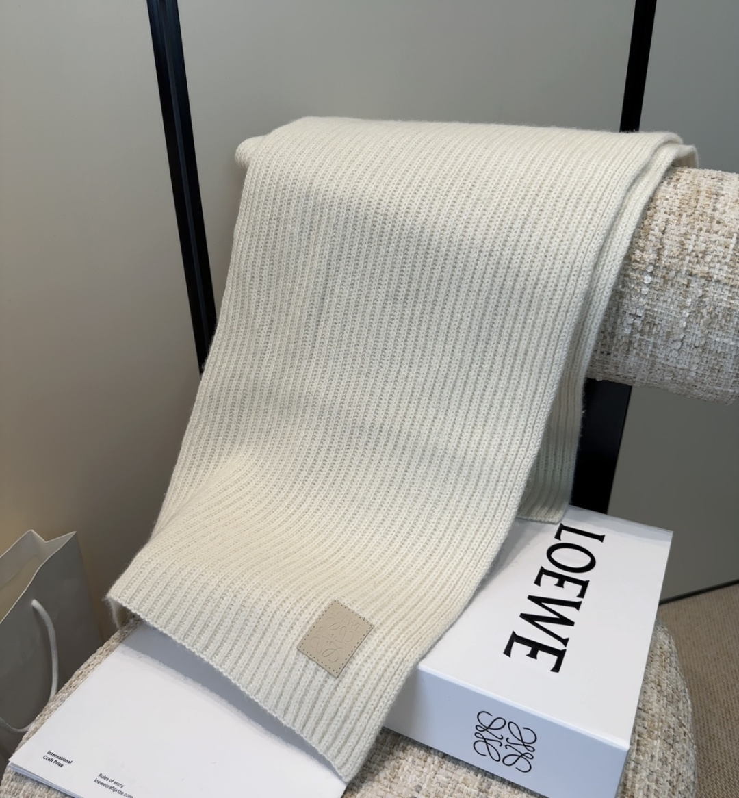 罗意威难得一见的针织单品，温柔配色，超级迷恋❗️气质低调恬静又不失优雅❗️】重点推荐❗️一秒心动啊！！！