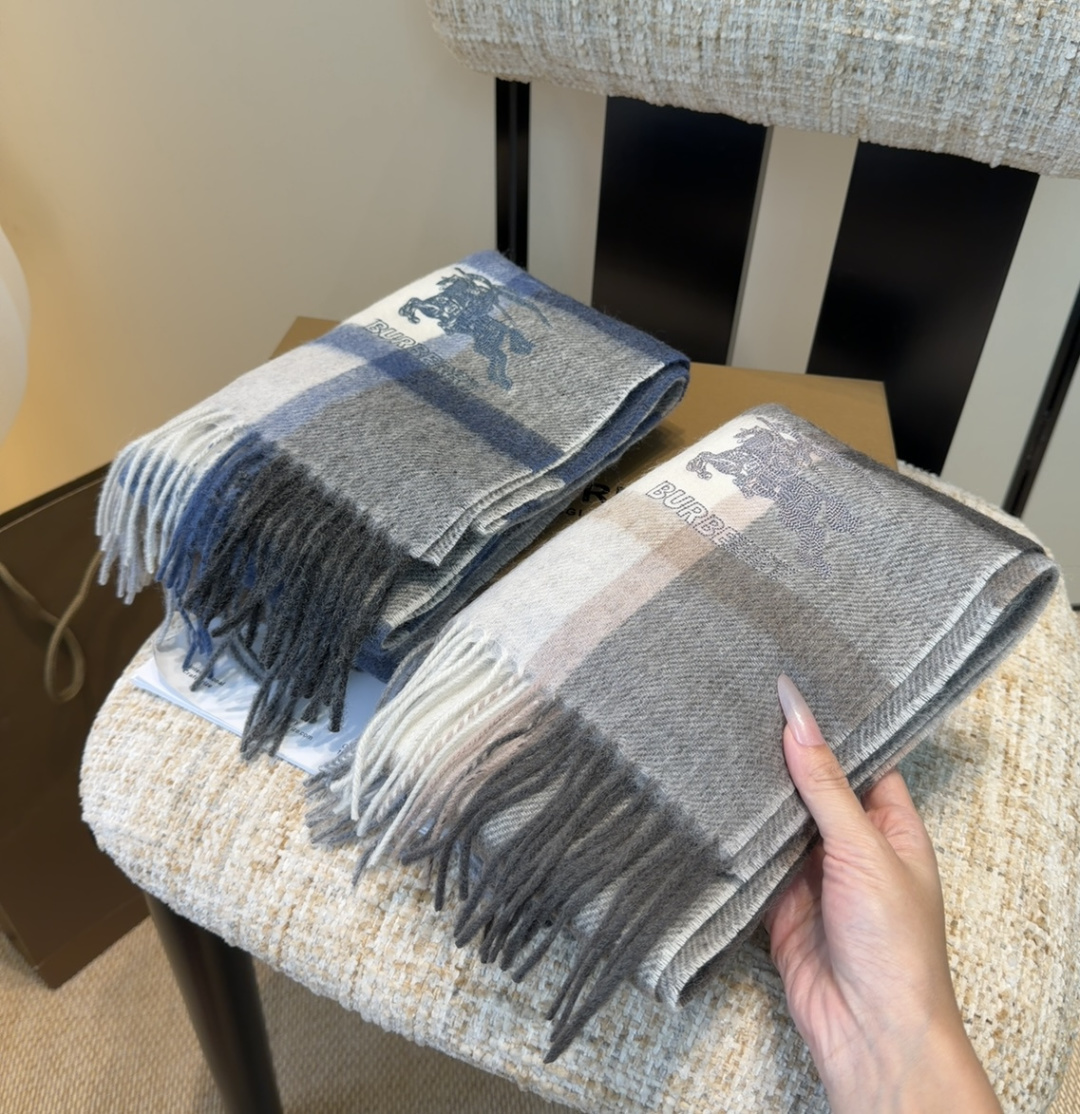 【▪️家属福利来了！！巴宝莉高端重磅男士围巾！】怒赞推荐，激动~！！下手绝对要快，同步专柜，最高端的男士