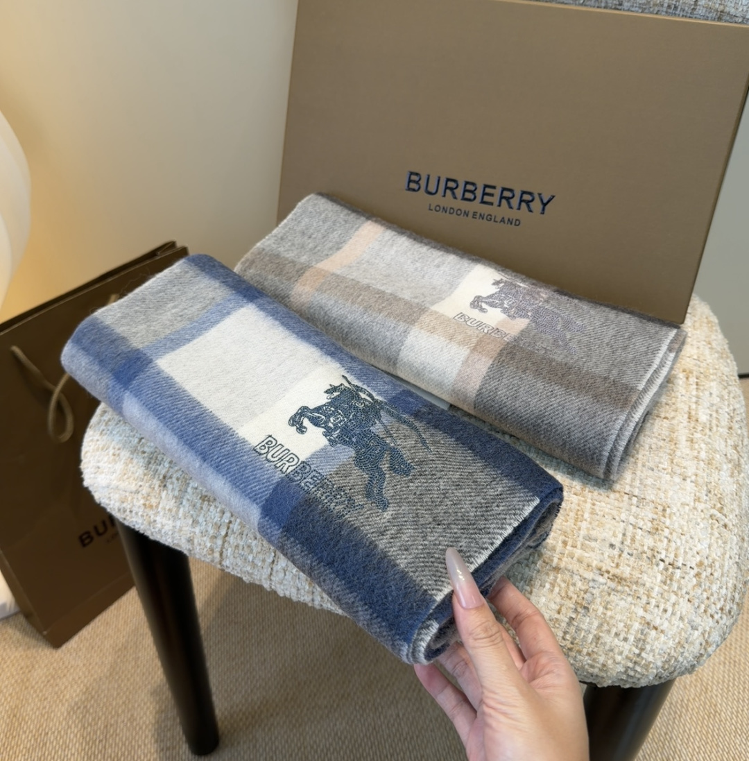 【▪️家属福利来了！！巴宝莉高端重磅男士围巾！】怒赞推荐，激动~！！下手绝对要快，同步专柜，最高端的男士