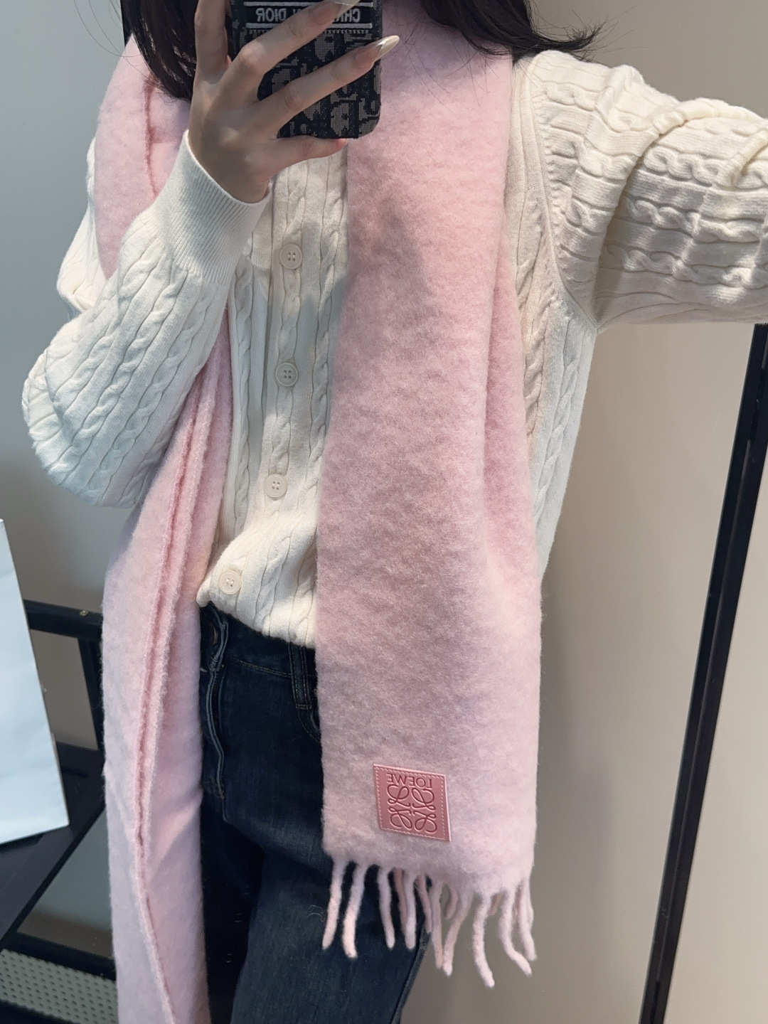 巴宝莉超美新款马海毛围巾！超级推荐入手！】质感好货！主打的马海毛围巾~据说超难买哦！！打了好多次版！终于