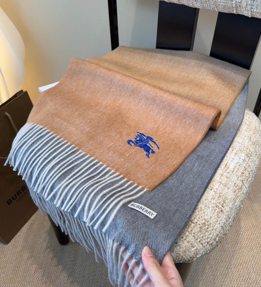 【▪️家属福利来了！！巴宝莉高端重磅男士围巾！】怒赞推荐，激动~！！下手绝对要快，同步专柜，最高端的男士