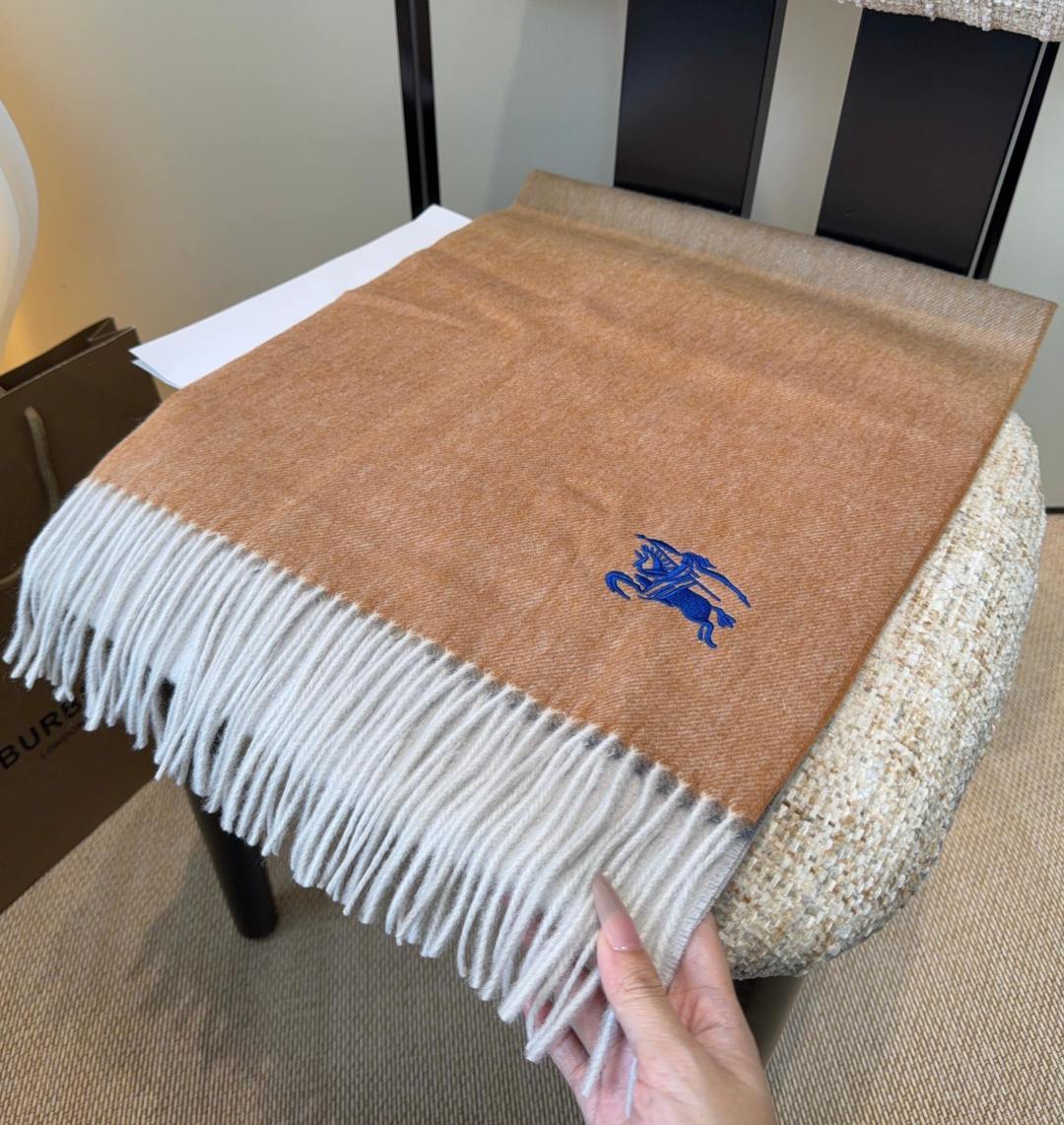 【▪️家属福利来了！！巴宝莉高端重磅男士围巾！】怒赞推荐，激动~！！下手绝对要快，同步专柜，最高端的男士