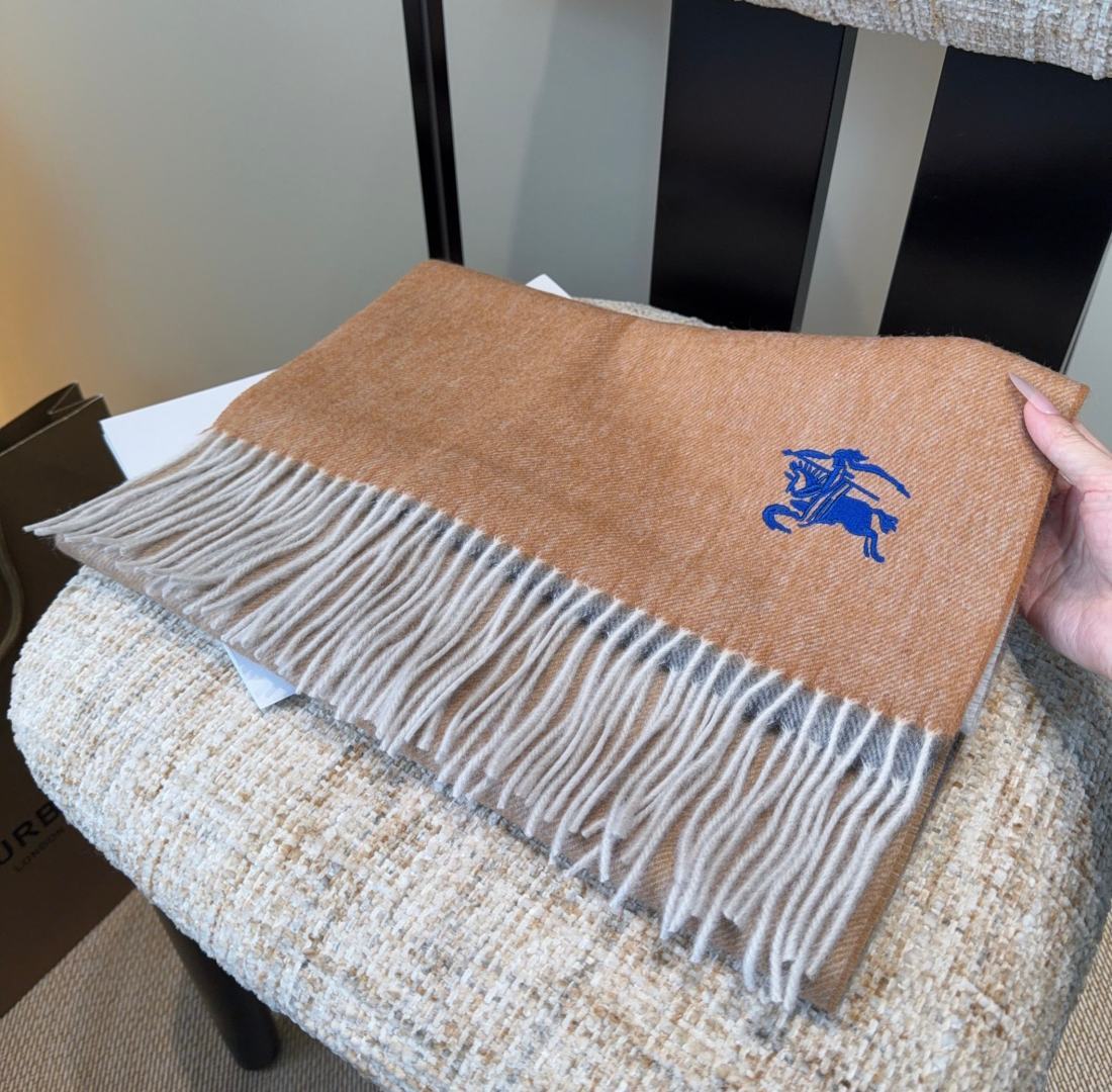 【▪️家属福利来了！！巴宝莉高端重磅男士围巾！】怒赞推荐，激动~！！下手绝对要快，同步专柜，最高端的男士