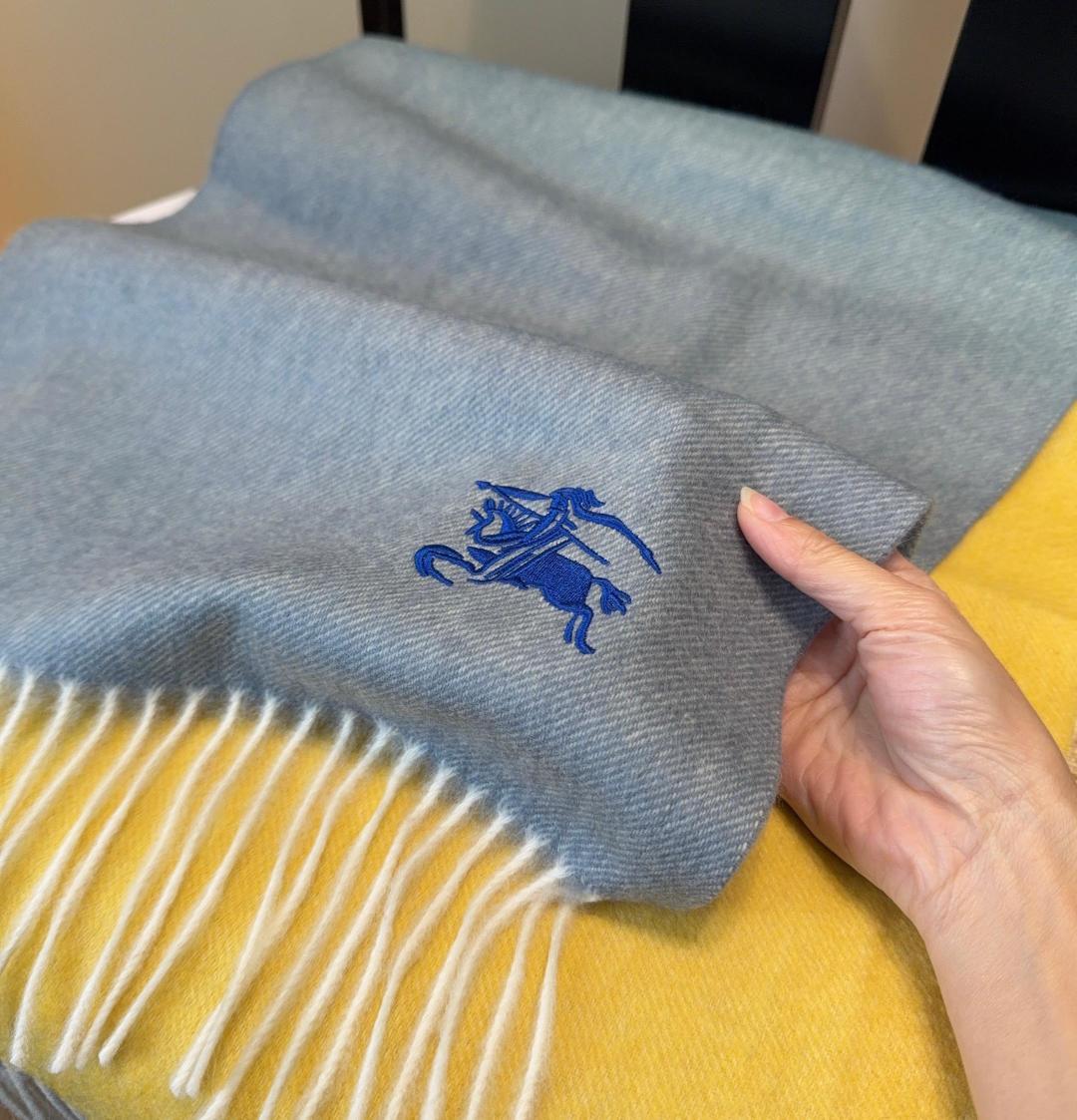 【▪️家属福利来了！！巴宝莉高端重磅男士围巾！】怒赞推荐，激动~！！下手绝对要快，同步专柜，最高端的男士