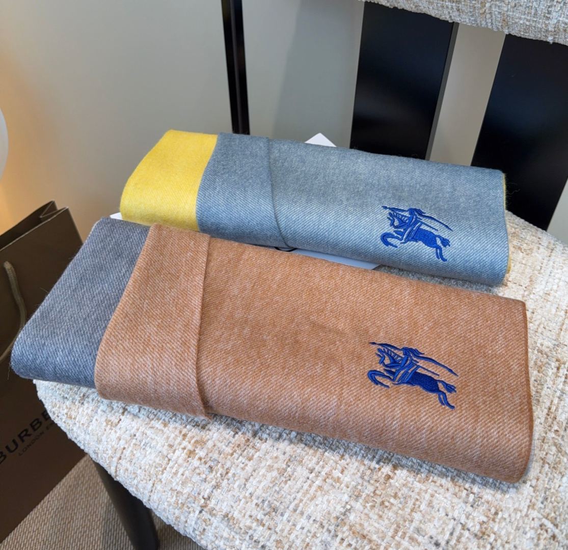 【▪️家属福利来了！！巴宝莉高端重磅男士围巾！】怒赞推荐，激动~！！下手绝对要快，同步专柜，最高端的男士