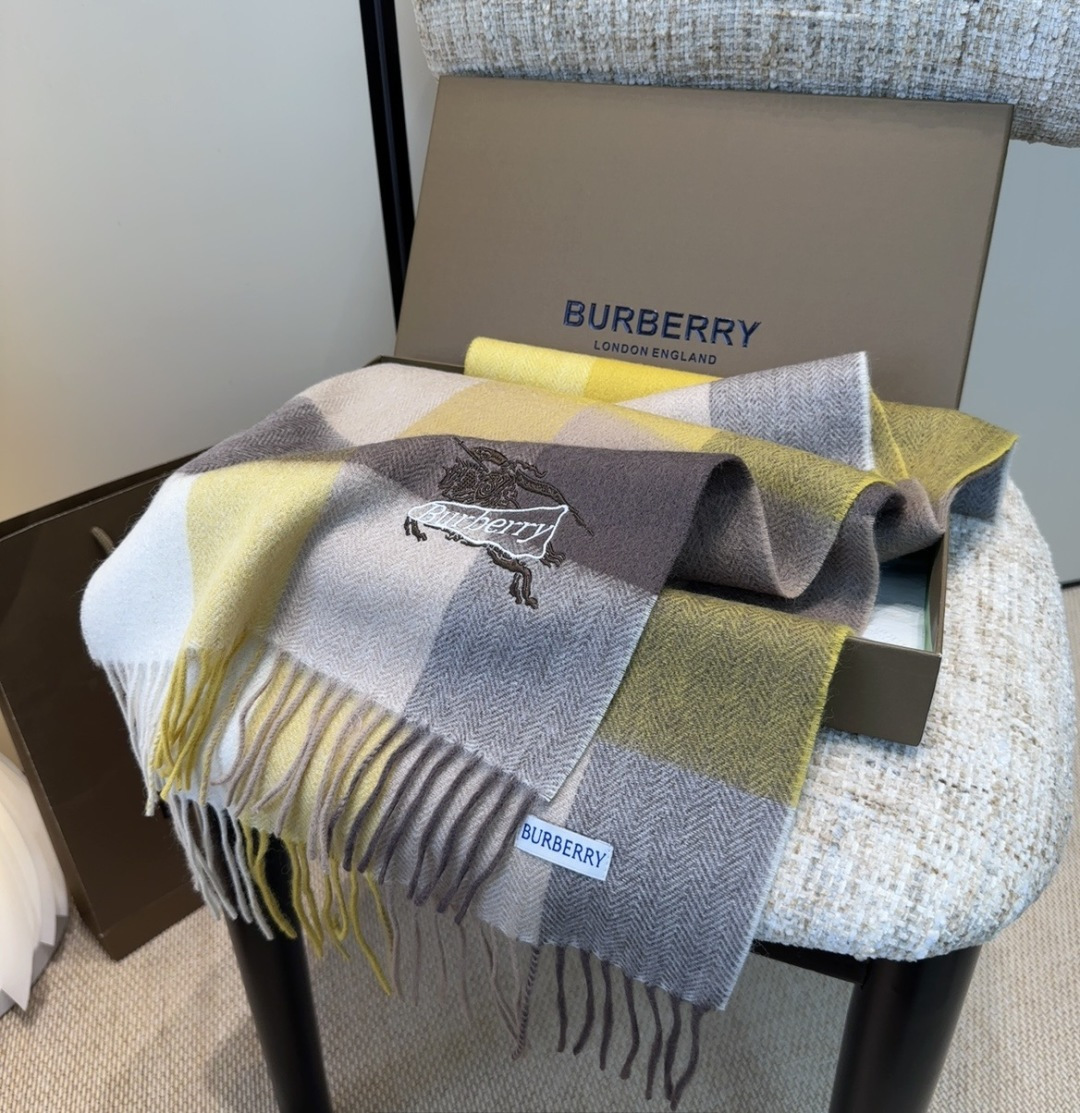 【▪️家属福利来了！！巴宝莉高端重磅男士围巾！】怒赞推荐，激动~！！下手绝对要快，同步专柜，最高端的男士