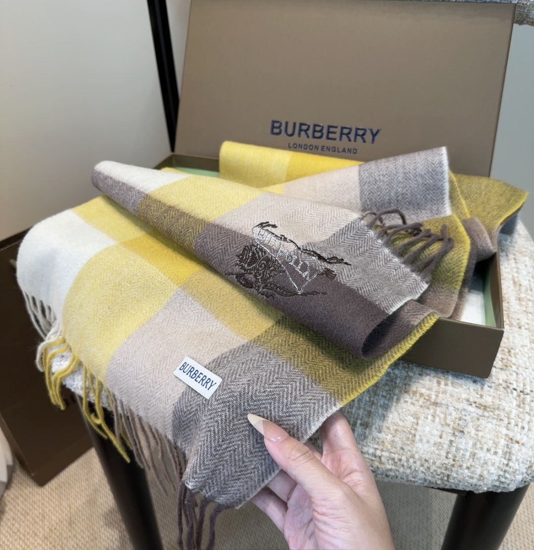 【▪️家属福利来了！！巴宝莉高端重磅男士围巾！】怒赞推荐，激动~！！下手绝对要快，同步专柜，最高端的男士