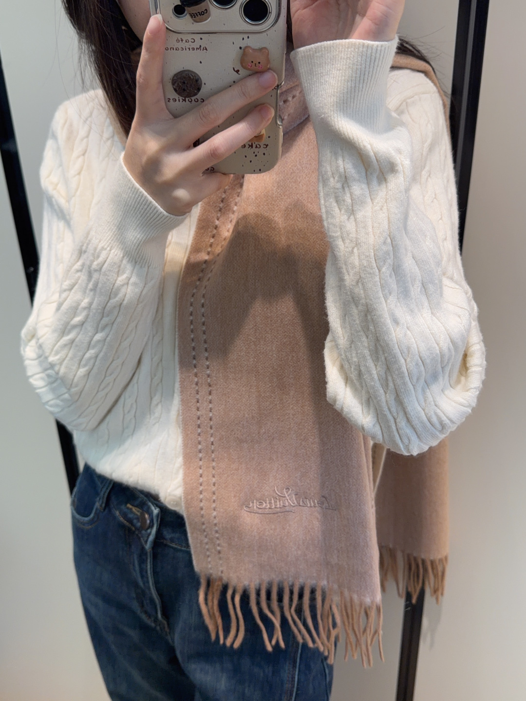 NO:728842,The green scarf is crazy beautiful, so stylish and charming, a very elegant and fashionable autumn and winter item!  I really like it, it’s a very classic men’s design. The men’s items are small but refined, and the feel is really amazing. The effect on the upper body is really good, no matter how you wear it, it looks good!  !  This style is really worth buying with your eyes closed, and it can be easily worn by any age group!  !  !  30*180cm high version scarf, high version scarf, louis vuitton19860909Lv围巾好看的要疯掉了,太有型太有魅力了非常斯文时尚的秋冬单品！真的很喜欢,非常Classical的男款设计.男人的东西少而精手感真的绝了上身效果真的随便怎么围都好看！！这种款式真的闭着眼买,任何年龄层都轻松驾驭！！！30*180cm高版本围巾,高版本围巾,louis vuitton,scarf