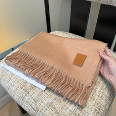【▪Loewe · 罗意威难得一见的温柔配色,低调又不失优雅❗】重点推荐❗双面配色,一条围巾两种风格搭配 【▪Loewe · 罗意威难得一见的温柔配色,低调又不失优雅❗】重点推荐❗双面配色,一条围巾两种风格搭配