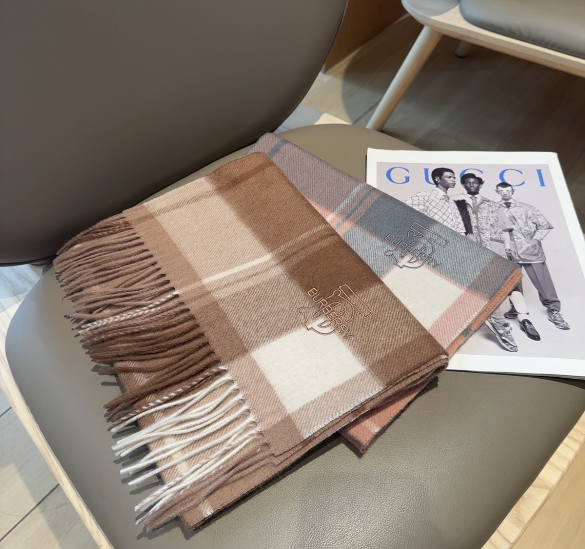 Burberry · 巴宝莉围巾❗️好看的要疯掉了，太有型太有魅力了❗️❗️非常斯文时尚的秋冬单品！真的很喜欢，非常Cl