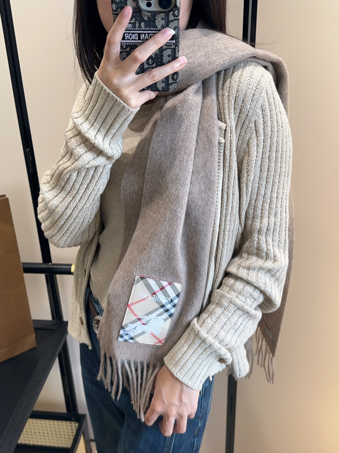 Burberry · 巴宝莉围巾❗️好看的要疯掉了，太有型太有魅力了❗️❗️非常斯文时尚的秋冬单品！真的很喜欢，非常Cl