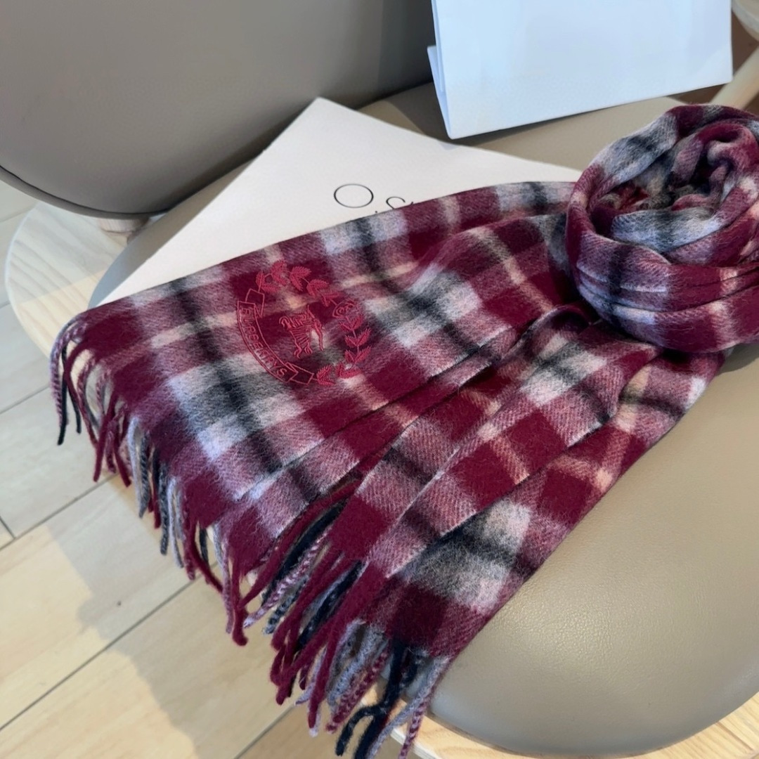 Burberry · 巴宝莉格子围巾❗️好看的要疯掉了,太有型太有魅力了❗️❗️非常斯文时尚的秋冬单品!真的很喜欢,非常 Burberry · 巴宝莉格子围巾❗️好看的要疯掉了,太有型太有魅力了❗️❗️非常斯文时尚的秋冬单品!真的很喜欢,非常