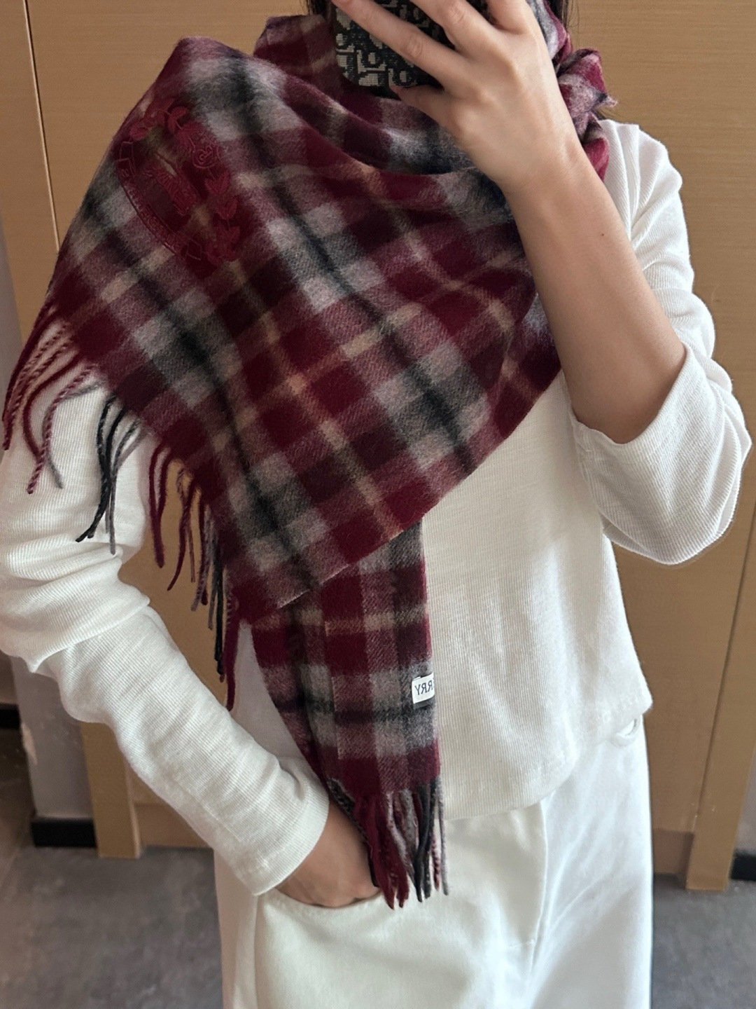 Burberry · 巴宝莉格子围巾❗️好看的要疯掉了，太有型太有魅力了❗️❗️非常斯文时尚的秋冬单品！真的很喜欢，非常