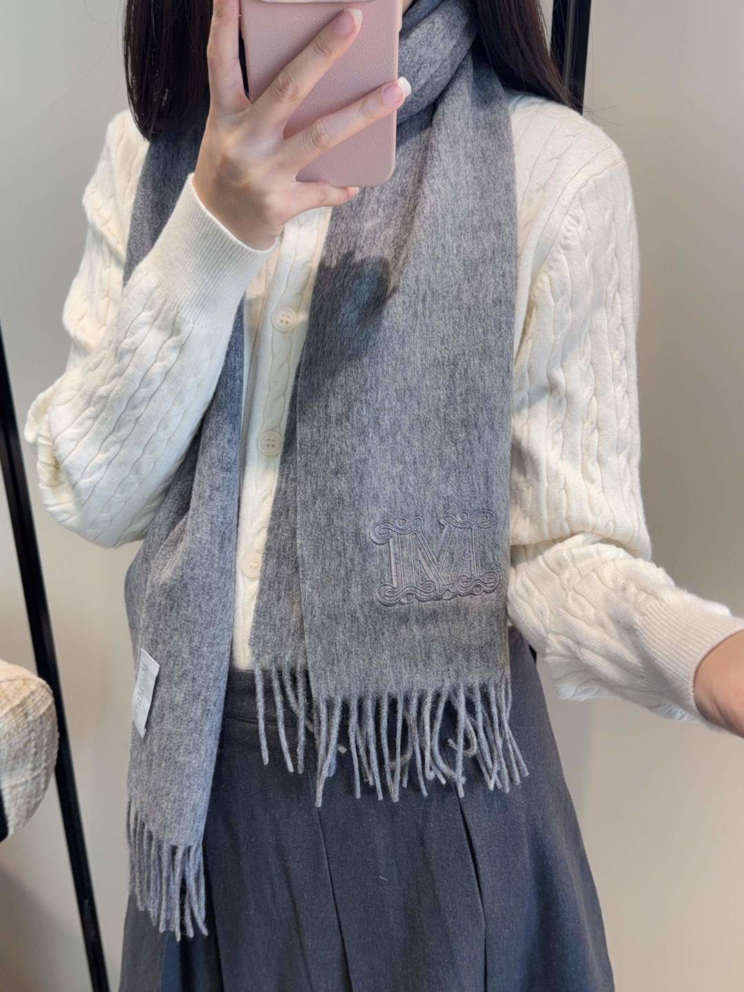 ✨MaxMara经典围巾❗来个硬货.麻溜的安排上.纯正出口❗原订单已经交货一批，其中一批刚过海关，直蹦英国🇬🇧.最后一批