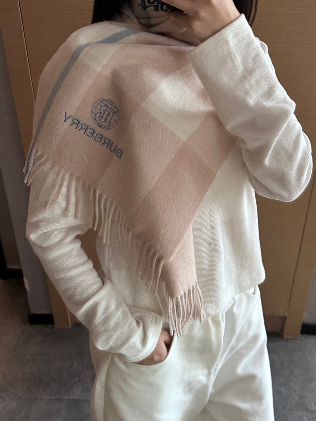 Burberry · 巴宝莉格子围巾❗️好看的要疯掉了，太有型太有魅力了❗️❗️非常斯文时尚的秋冬单品！真的很喜欢，非常