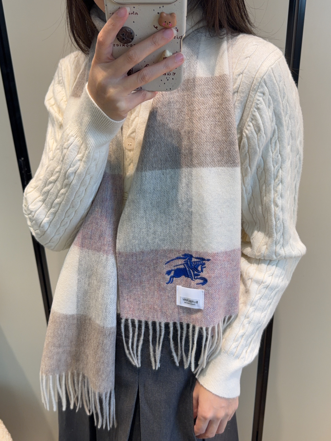 Burberry · 巴宝莉围巾❗️好看的要疯掉了，太有型太有魅力了❗️❗️非常斯文时尚的秋冬单品！真的很喜欢，非常Cl