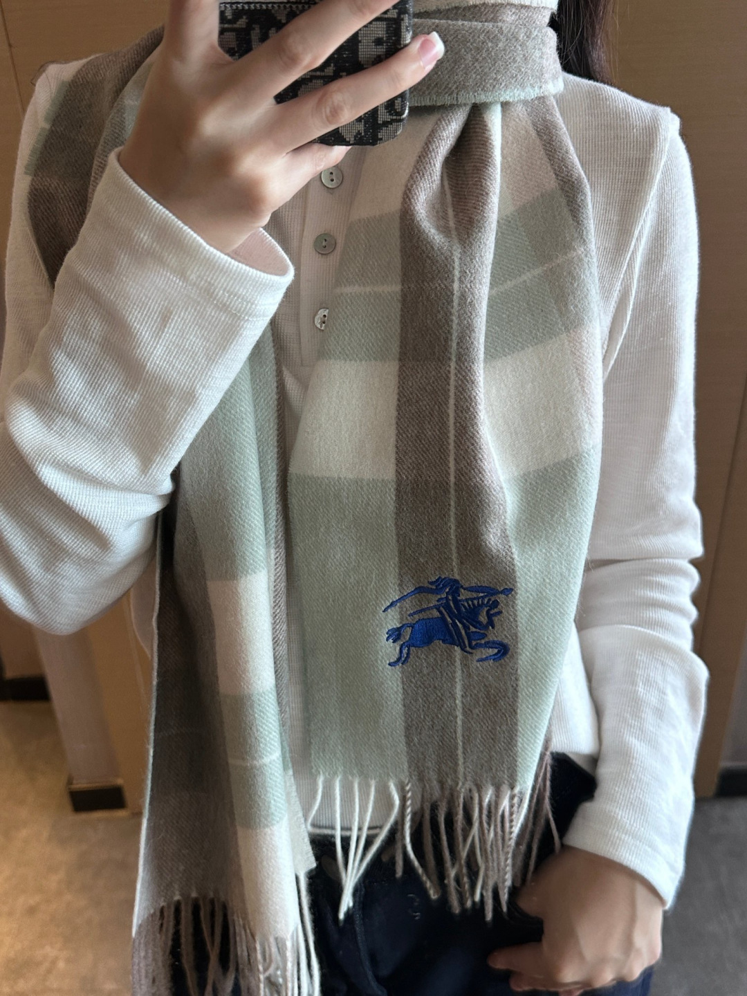 Burberry · 巴宝莉格子围巾❗️好看的要疯掉了，太有型太有魅力了❗️❗️非常斯文时尚的秋冬单品！真的很喜欢，非常