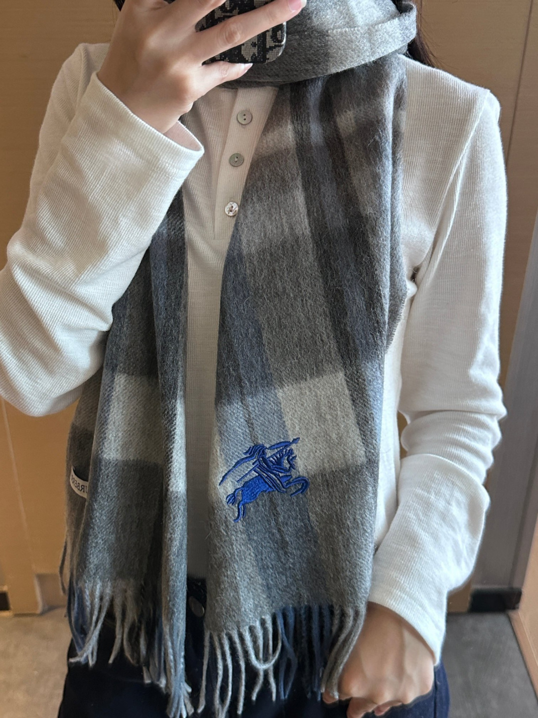 Burberry · 巴宝莉格子围巾❗️好看的要疯掉了，太有型太有魅力了❗️❗️非常斯文时尚的秋冬单品！真的很喜欢，非常