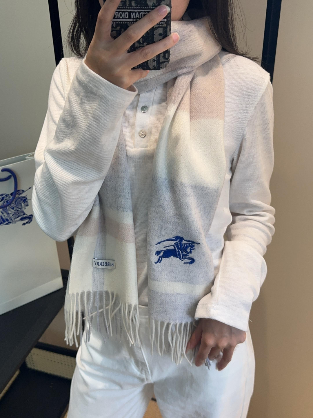 Burberry · 巴宝莉围巾❗️好看的要疯掉了,太有型太有魅力了❗️❗️非常斯文时尚的秋冬单品!真的很喜欢,非常Cl Burberry · 巴宝莉围巾❗️好看的要疯掉了,太有型太有魅力了❗️❗️非常斯文时尚的秋冬单品!真的很喜欢,非常Cl